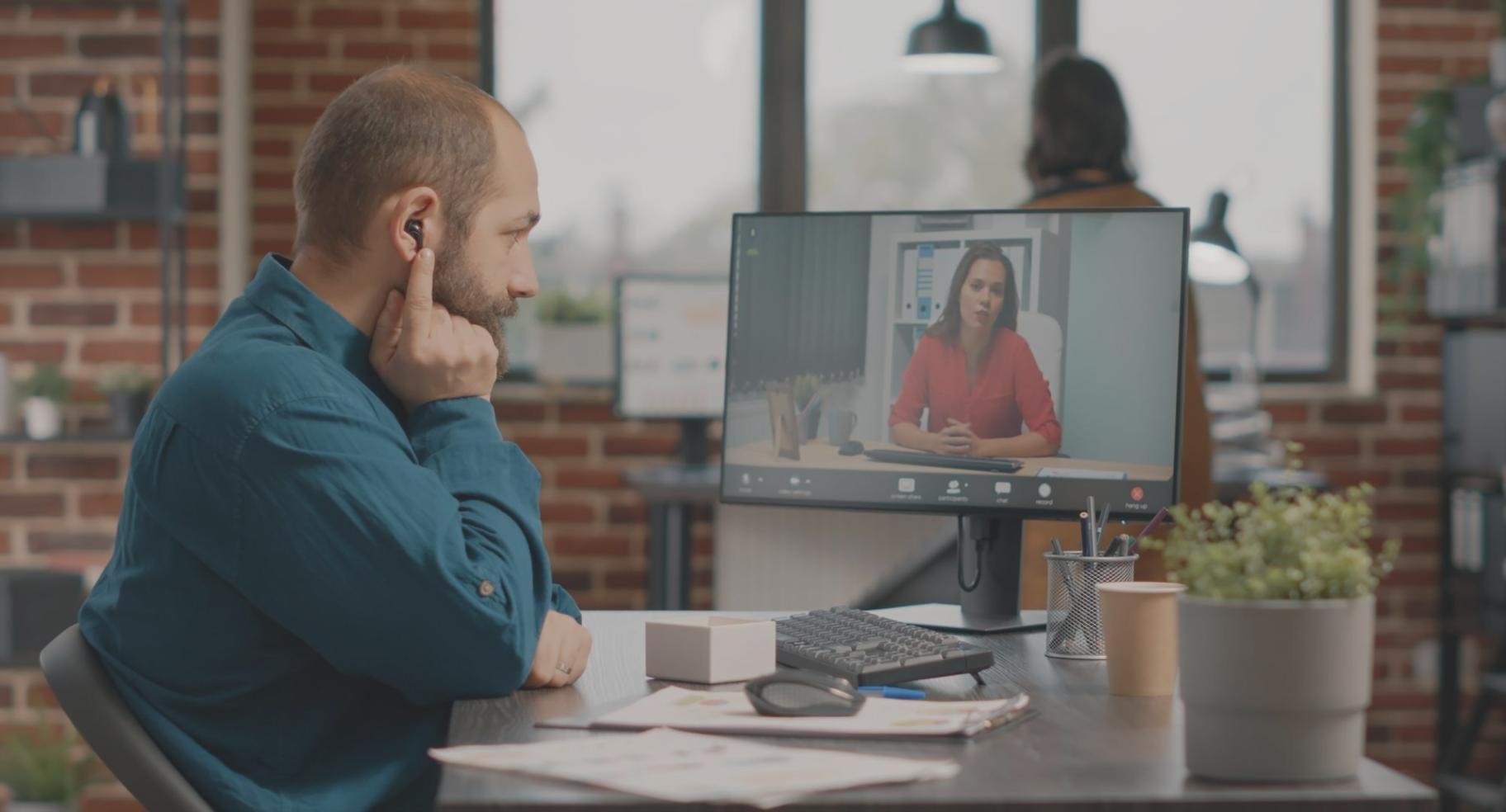 Interactive learning environment with practical market analysis